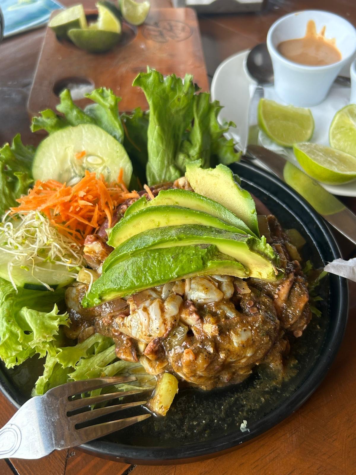 Platillo especial con aguacate
